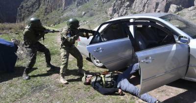 Президенты Кыргызстана и Таджикистана договорились о ревизии военной техники на границе