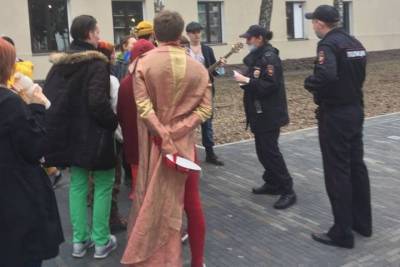Ксения Фадеева - Полиция задержала 20 томичей на карнавале с музыкальными инструментами - tayga.info - Томск