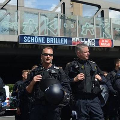 Полиция дежурит на улицах Берлина на первомайских демонстрациях
