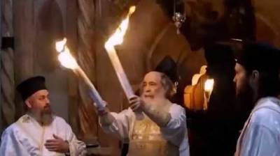 В Иерусалиме сошел Благодатный огонь. Что это значит для православных
