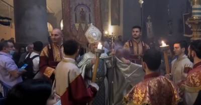 Благодатный огонь сошел в Храме Гроба Господня в Иерусалиме и прибудет в Украину (видео)