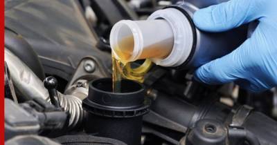 Чем опасно моторное масло, которое пахнет бензином, рассказали автомобилистам