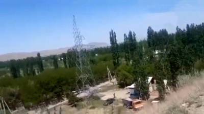 Видео из Сети. Конфликт на границе Таджикистана и Киргизии. Подробности