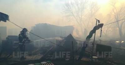 Семь частных домов загорелись в Курганской области
