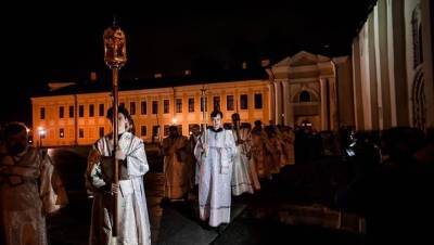 Пасхальные службы в новгородских храмах пройдут без крестного хода