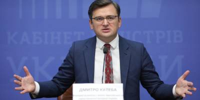 «Это большая ошибка». Кулеба упрекнул партнеров Украины из-за мягкой реакции на раздачу российских паспортов на Донбассе
