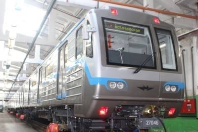 В екатеринбургском метрополитене из поезда высадили пассажиров: «Запах тлеющей проводки»