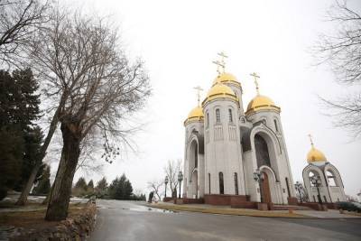 Андрей Бочаров посетил в Волгограде православный храм Всех Святых