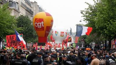 В Париже полиция задержала более 30 человек на первомайской манифестации
