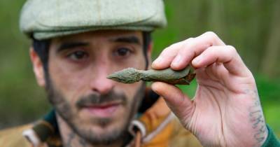 "Легендарный приз": Британец нашел в Шервудском лесу "стрелу Робина Гуда" (фото)