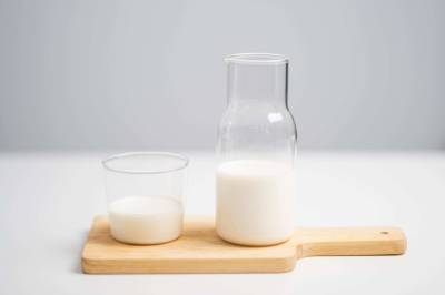 Прыщи, головные боли и не только: Названы неожиданные побочные эффекты употребления молочных продуктов
