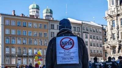 В Берлине митинг против карантина перерос в драку с полицией
