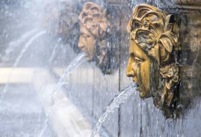В Петербурге официально открылся сезон фонтанов