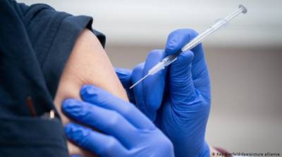 МЗ увеличит интервал между прививками вакциной AstraZeneca