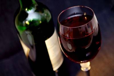 У США шукають людину, яка любить вино: за це готові платити $10 тисяч щомісяця
