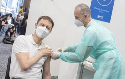 Премьер Словакии привился вакциной AstraZeneca