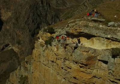 В Кабардино-Балкарии во время прыжка на «тарзанке» погибла туристка