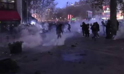 Во Франции проходят протесты из-за COVID ограничений и мира