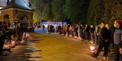 Благодатный огонь привезли в Харьков – на церемонии нарушили карантинные правила - ТЕЛЕГРАФ