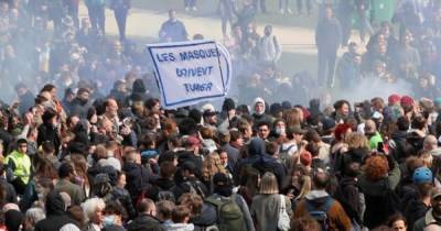 Вечеринки не получилось: В Брюсселе акцию против карантина разогнали водометами (ФОТО, ВИДЕО)