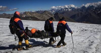 Спасатели эвакуировали с Эльбруса сорвавшегося альпиниста