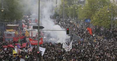В День труда в Германии десятки тысяч людей вышли на протесты
