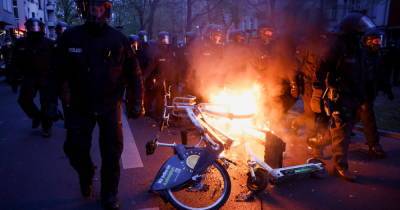 Полиция Берлина разогнала переросшее в беспорядки первомайское шествие