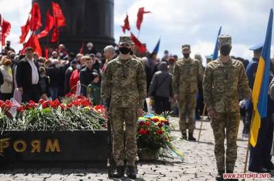 Рабинович на Willys и запрещенная символика: как отметили День победы в городах Украины