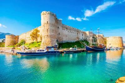 Кипр будет пускать вакцинированных туристов без теста на коронавирус