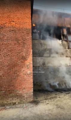 Пожар в нежилом здании в Кемерове попал на видео