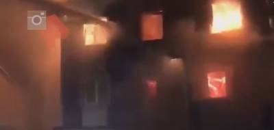 Загоревшийся трехэтажный дом в Южно-Сахалинске обрушился после пожара