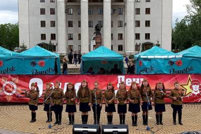 В Донецке под открытым небом прошел концерт юных артистов