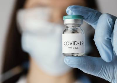 Пункт вакцинации от COVID-19 открылся в замке графа Дракулы в Румынии