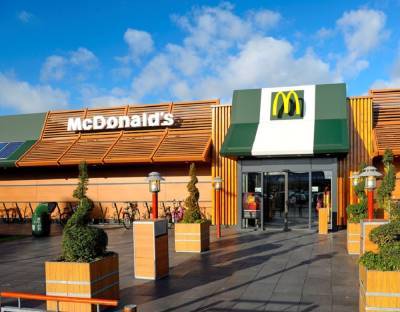 В США сотрудники McDonald’s планируют провести забастовку в 15 городах