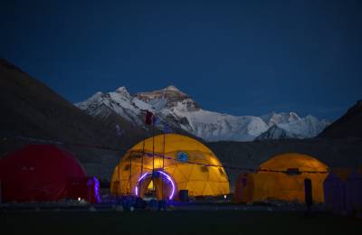 Боятся COVID-19 из Непала: Китай установит разделительную линию на Эвересте
