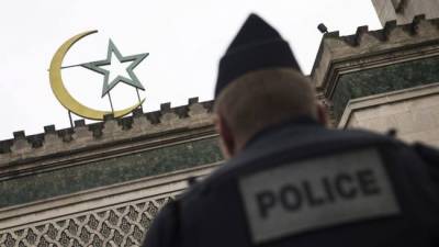 Военные призвали власти Франции к действиям против исламистов