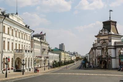В казанском парке Победы гостей ждет выставка «Казань — город трудовой доблести»