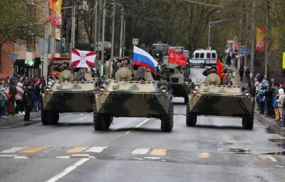 В Чехове в честь Дня Победы торжественно прошла военная техника