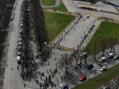 Власти Латвии в День Победы закрыли доступ к памятнику освободителям Риги