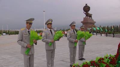 В Туркменистане почтили память погибших героев Великой Отечественной войны