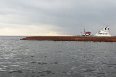 Волго-Каспийский канал заблокировал севший на мель сухогруз