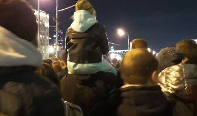 Праздник со слезами на глазах устроила москвичам полиция на площади Победы
