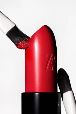 Zara выпустила свою первую полноценную коллекцию макияжа