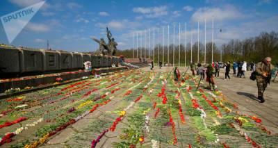 Госполиция: к памятнику Освободителям Риги 9 мая пришли 20 тысяч человек