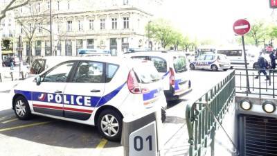 Двух подозреваемых в убийстве полицейского задержали во Франции