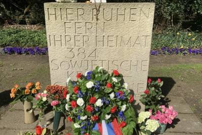День Победы в Германии: Соотечественники в Гамбурге почтили память павших героев
