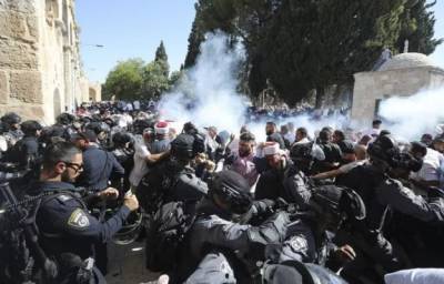 В Иерусалиме возобновились атаки палестинцев на Храмовую гору
