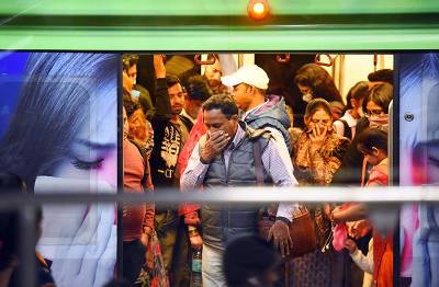 В Дели закрыли метро из-за стремительного распространения коронавируса