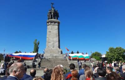 Болгария: народ отдал дань памяти советским солдатам, элиты...