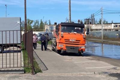 В Рыбном из-за аварии на коллекторе отключили водоснабжение